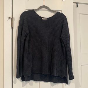 BB Dakota Soft Grey Knit Sweater, Size Small